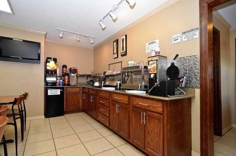 Best Western Delhi Inn Restaurant photo