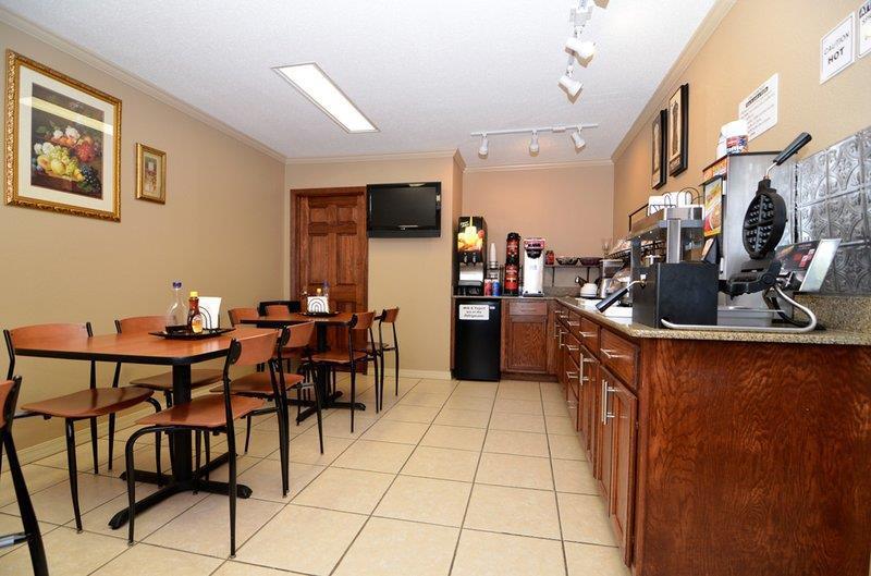 Best Western Delhi Inn Restaurant photo